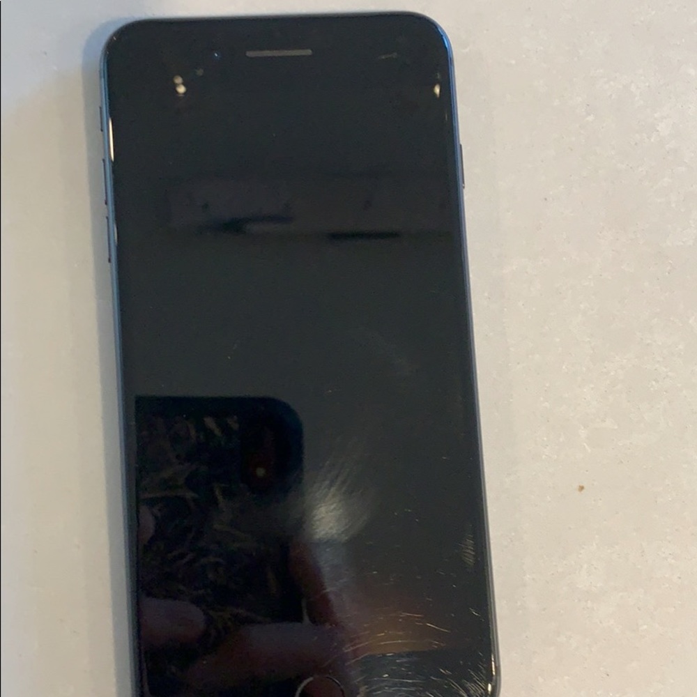 IPhone 8 plus - Picture 2 of 2